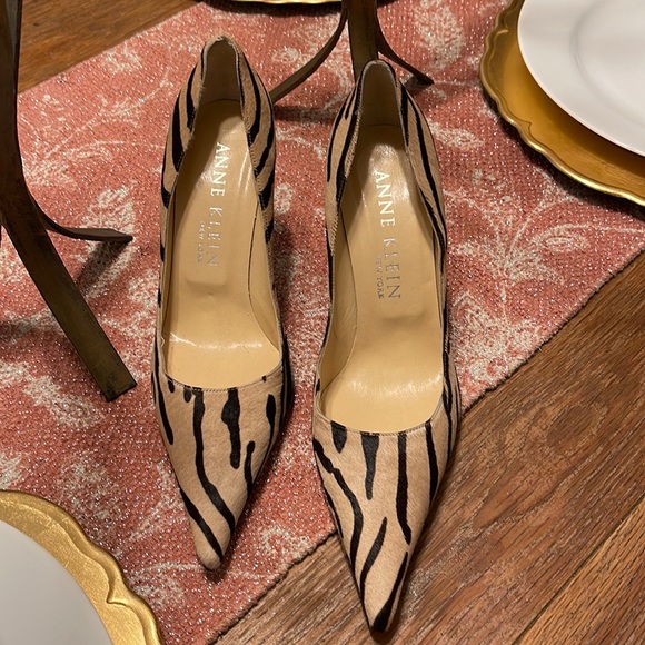 Anne Klein NY vtg NEW Animal Print heels.